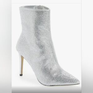 BP Athenna Crystal Bootie In Silver Heat Seal NWOT sz 5